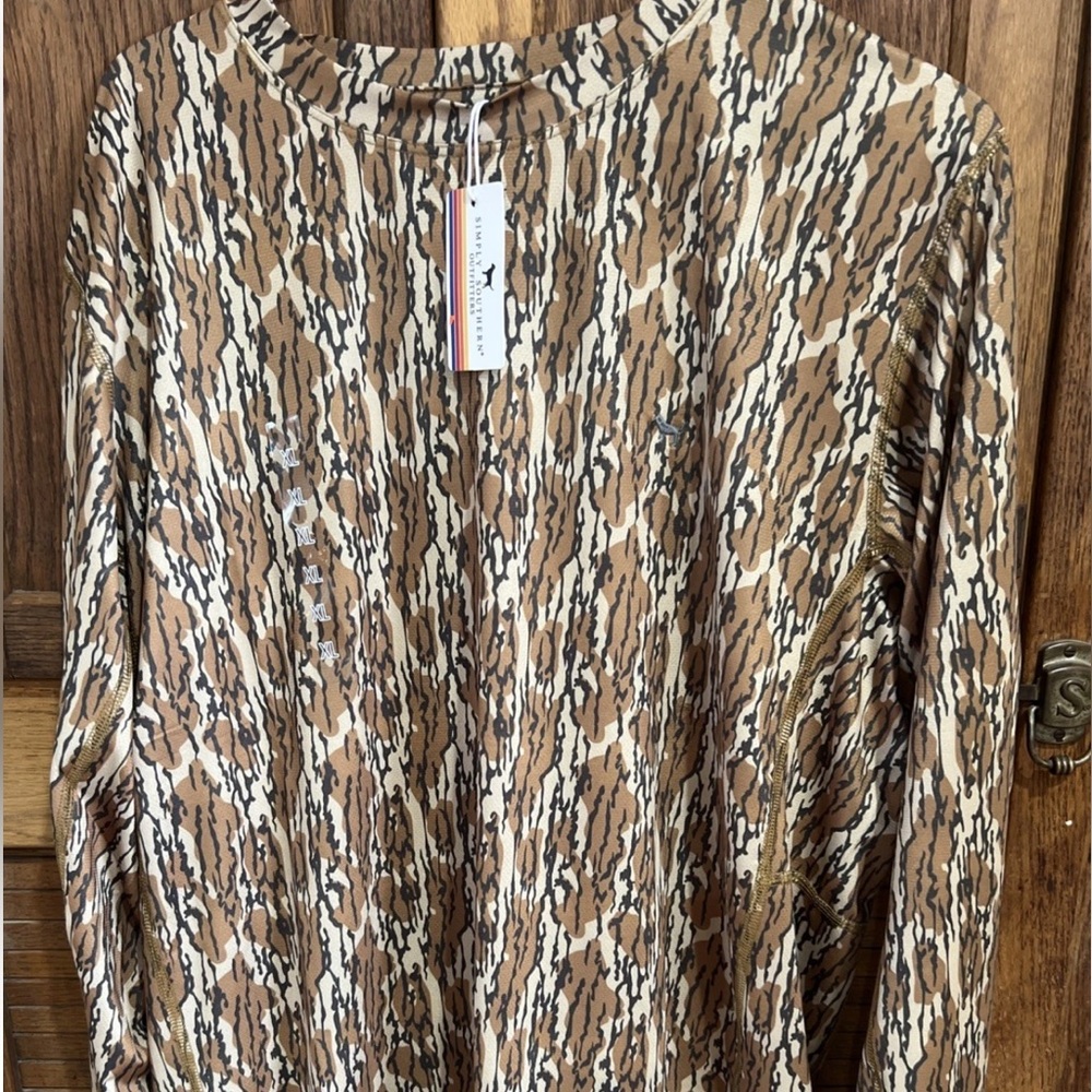 Simply, southern outfitters, long sleeve camo new with tag size Xlarge